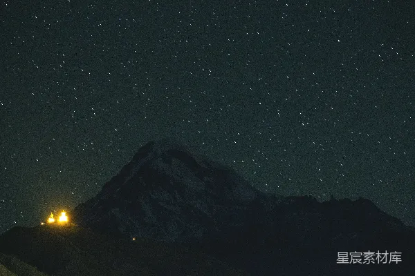 高清摄影 星河下的山峰
