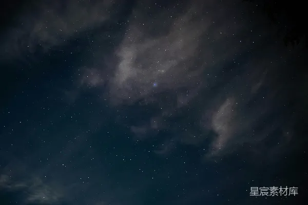 高清摄影 夜空下的繁星与云雾