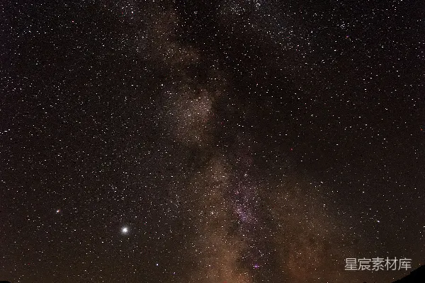 高清摄影 夜空下的银河