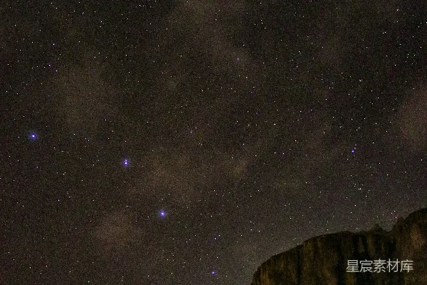 高清摄影 夜空下的山峰