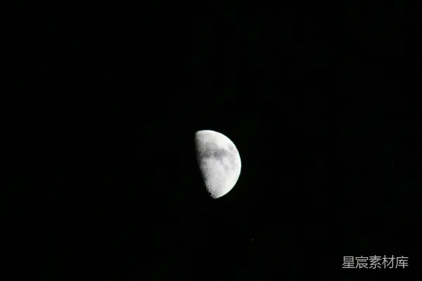 高清摄影 夜空中的弯月