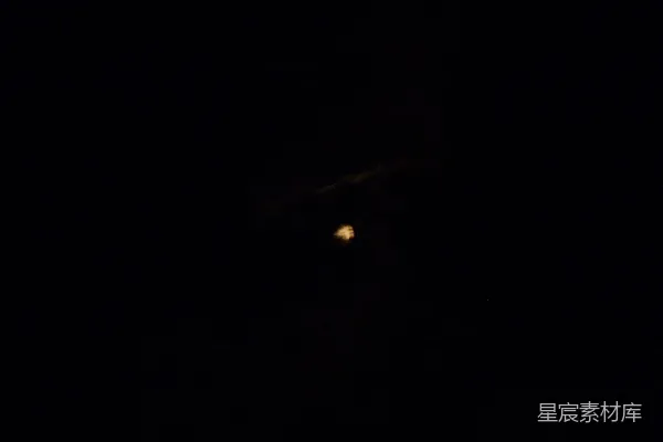 高清摄影 夜空中的一点光