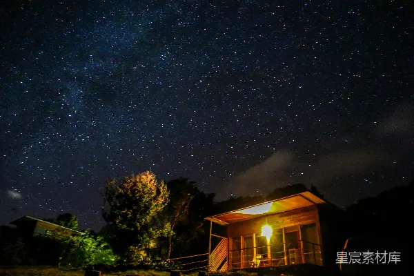 高清摄影 星空下的小屋