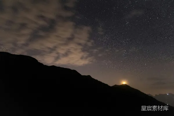 高清摄影 山峰下的星空
