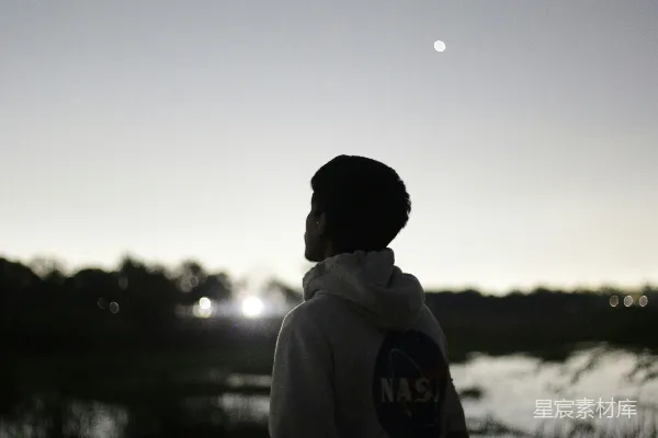 高清摄影 仰望星空的剪影