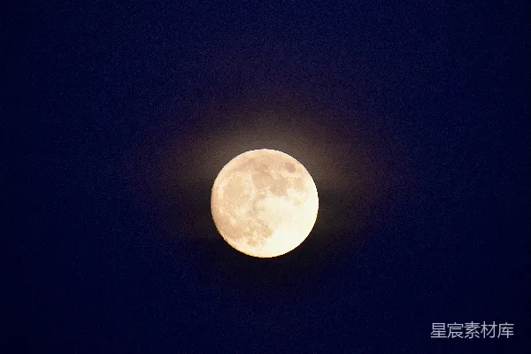 高清摄影 夜空中明亮的满月