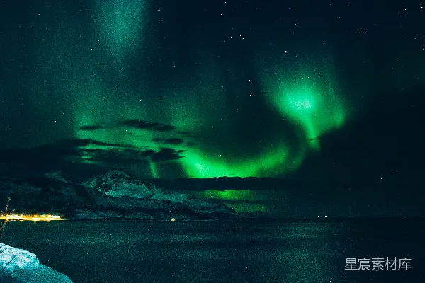 高清摄影 极光下的山川夜景