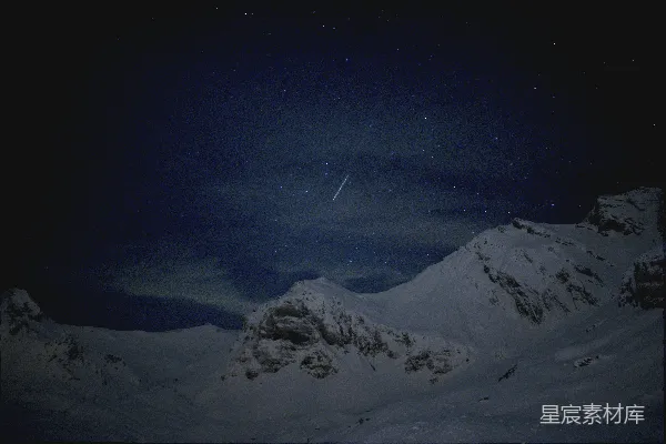 高清摄影 雪山夜空下的流星
