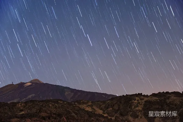 高清摄影 星轨下的火山