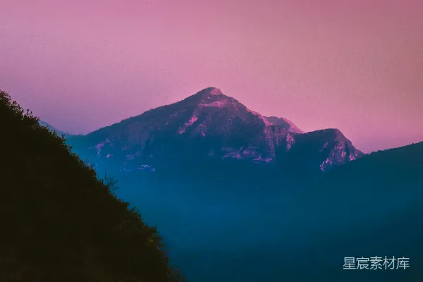 高清摄影 日落时分的山峰