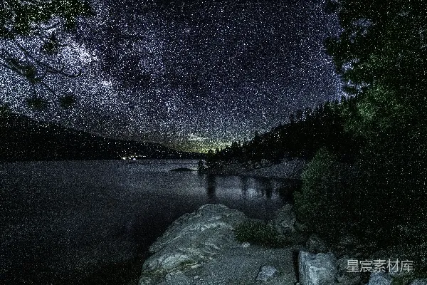 高清摄影 湖畔夜空下的星河