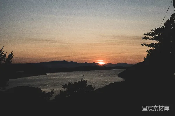 高清摄影 日落时分的宁静湖景