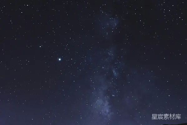 高清摄影 星河与山峦的静谧夜晚