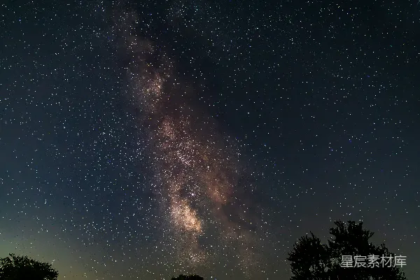 高清摄影 银河星空下的宁静