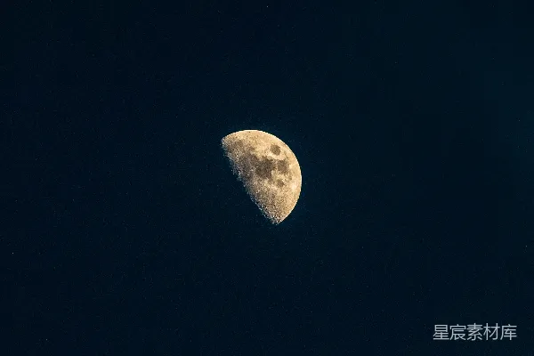 高清摄影 夜空中的一弯新月