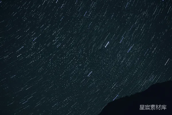 高清摄影 流星雨的轨迹