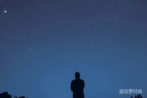 高清摄影 夜空下的思索者