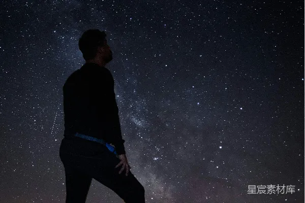 高清摄影 仰望星空的剪影