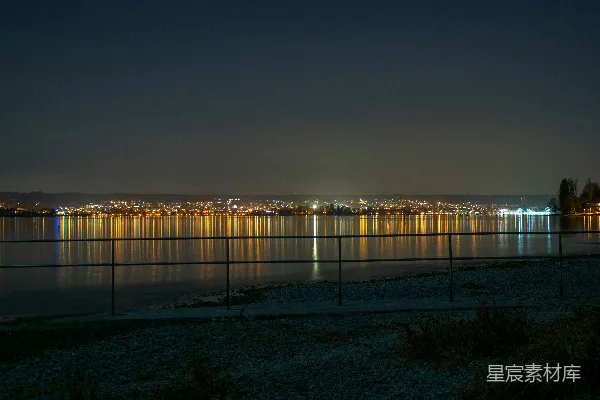 高清摄影 夜幕下的湖畔城市