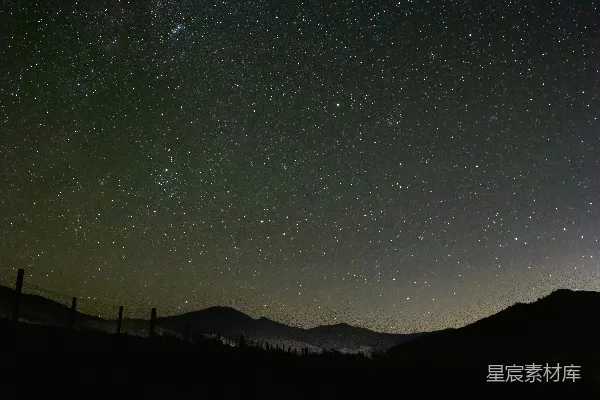 高清摄影 星空下的山影