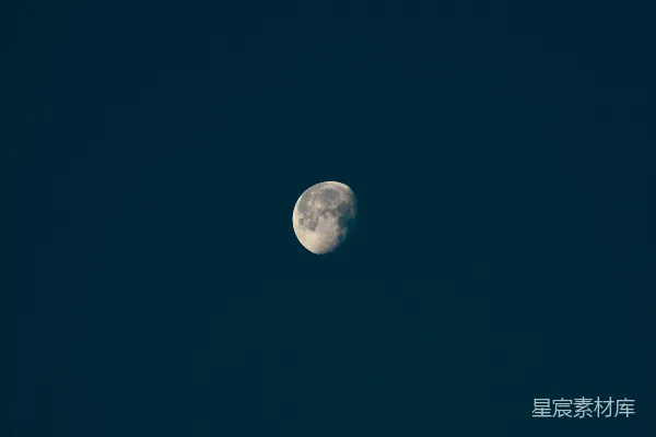 高清摄影 夜空中的一轮弯月