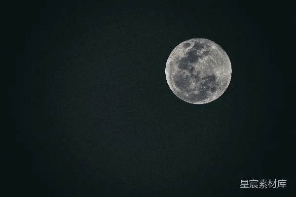 高清摄影 静谧的夜空下的满月
