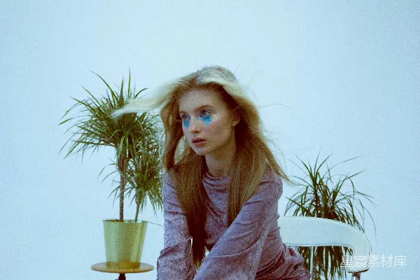 高清摄影 梦幻蓝色泪滴的年轻女子
