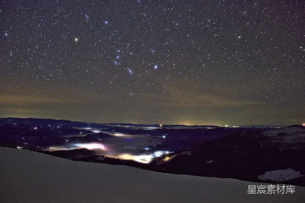 高清摄影 夜空下的山峦与星河