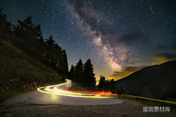 高清摄影 夜空下的山道