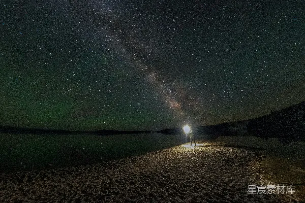 高清摄影 星河下的独行者