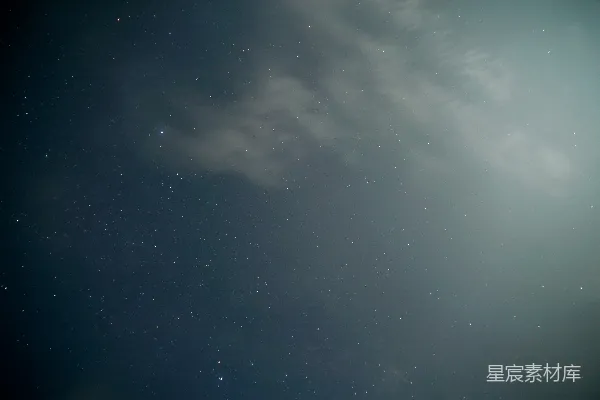 高清摄影 夜空中的星星与云雾