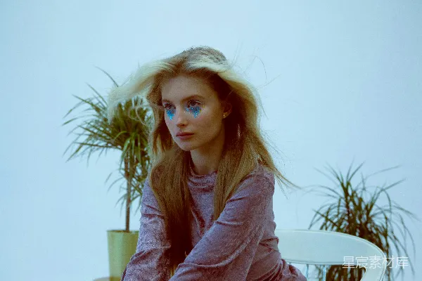 高清摄影 梦幻蓝色眼妆的年轻女子