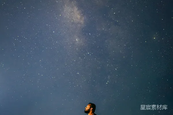 高清摄影 仰望星空的思考者