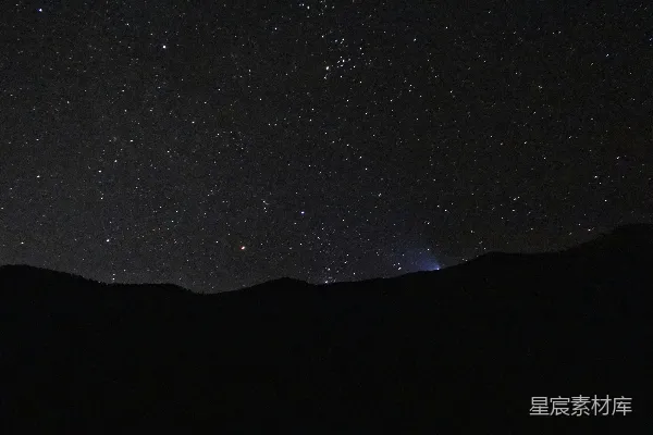 高清摄影 山间夜空下的星星