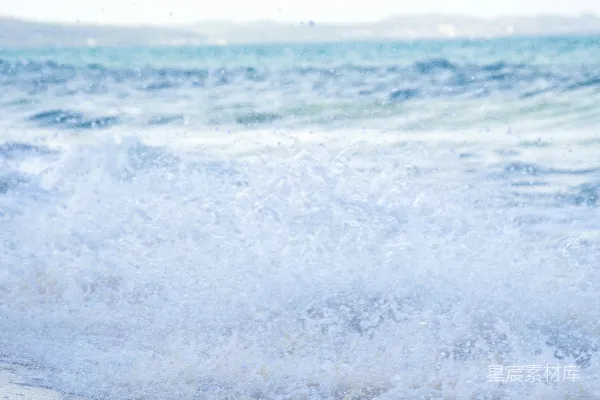 高清摄影 海浪拍打沙滩的瞬间