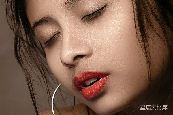 高清摄影 时尚女性特写：闭眼的瞬间