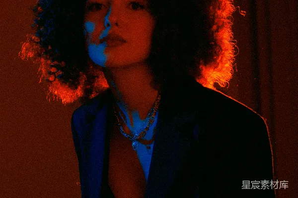 高清摄影 红蓝光影中的神秘女孩