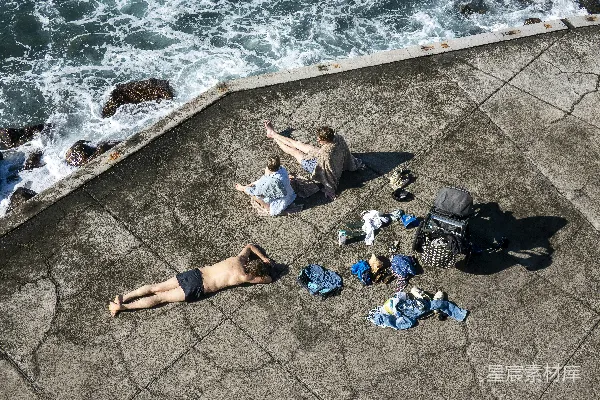 高清摄影 海岸边的悠闲时光