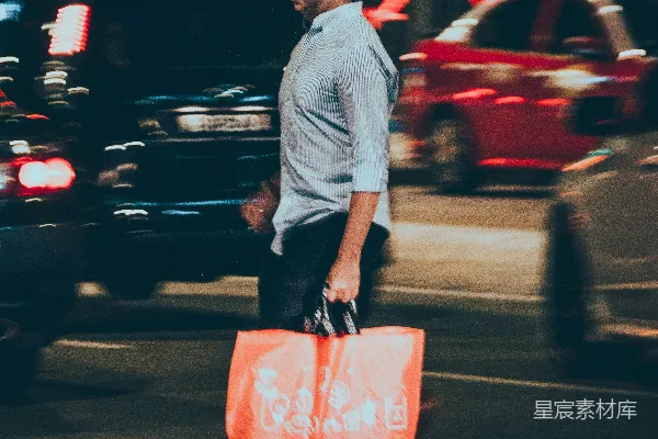 高清摄影 夜行的上班族