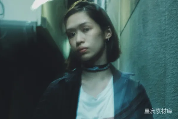 高清摄影 都市夜景中的时尚女孩