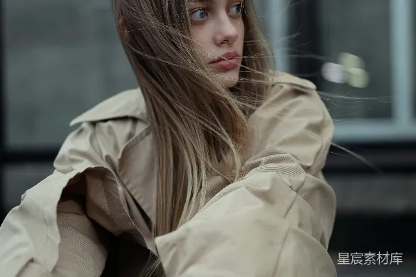 高清摄影 秋日街头的时尚女孩