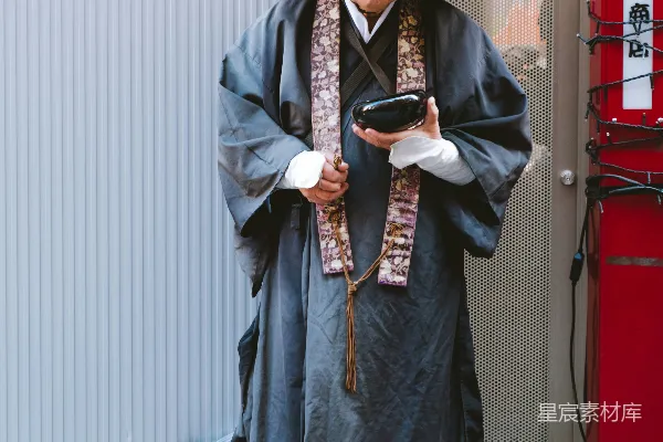 高清摄影 街头的和服大叔