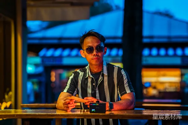 高清摄影 夜晚酒吧中的酷男