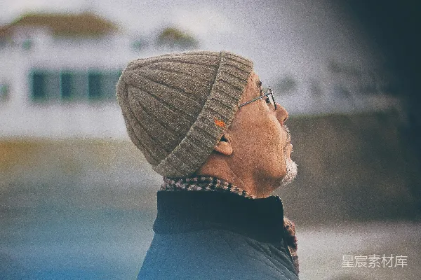 高清摄影 冬日思考的背影