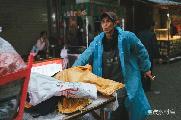 高清摄影 街头小吃摊上的忙碌身影