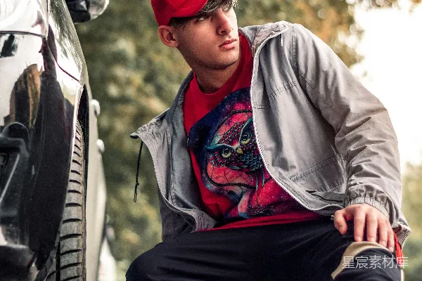 高清摄影 街拍时尚：街头酷感少年
