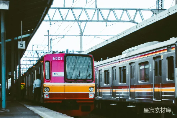 高清摄影 城市中的火车站