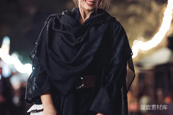 高清摄影 夜色中的时尚女性