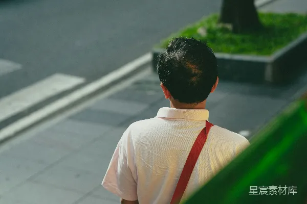 高清摄影 背影中的城市角落