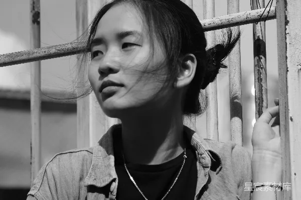 高清摄影 黑白风中的青春姿态
